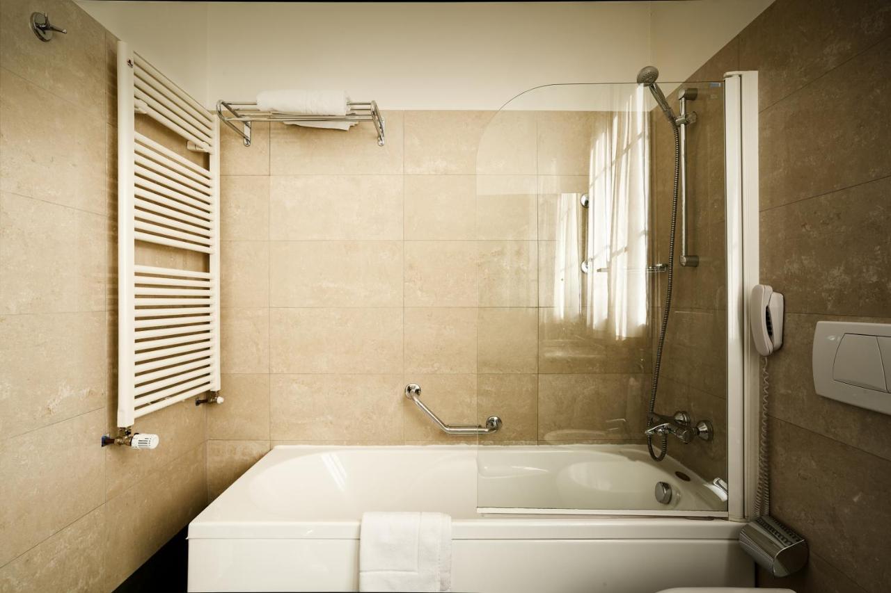 Meditur Hotel Bologna オッツァーノ・デッレミーリア エクステリア 写真