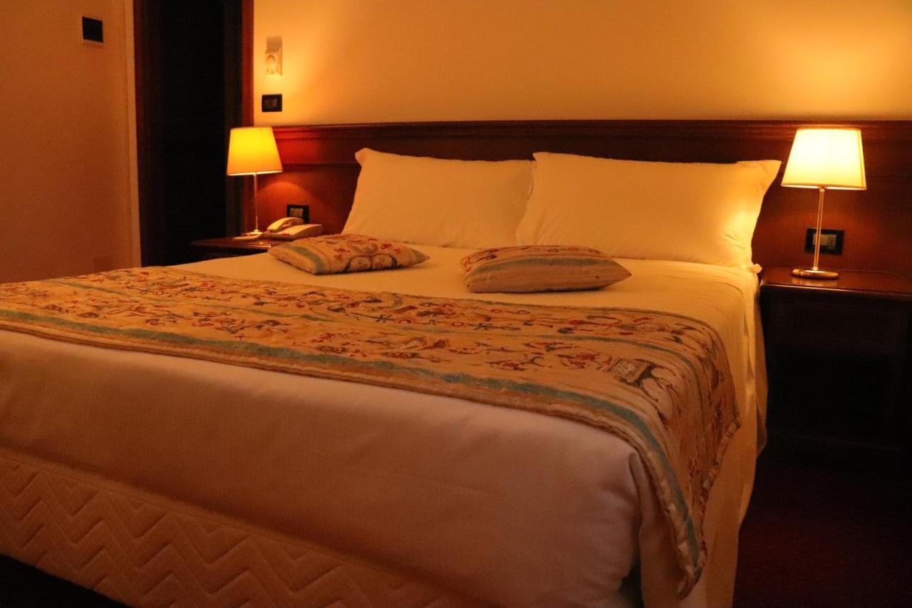 Meditur Hotel Bologna オッツァーノ・デッレミーリア エクステリア 写真